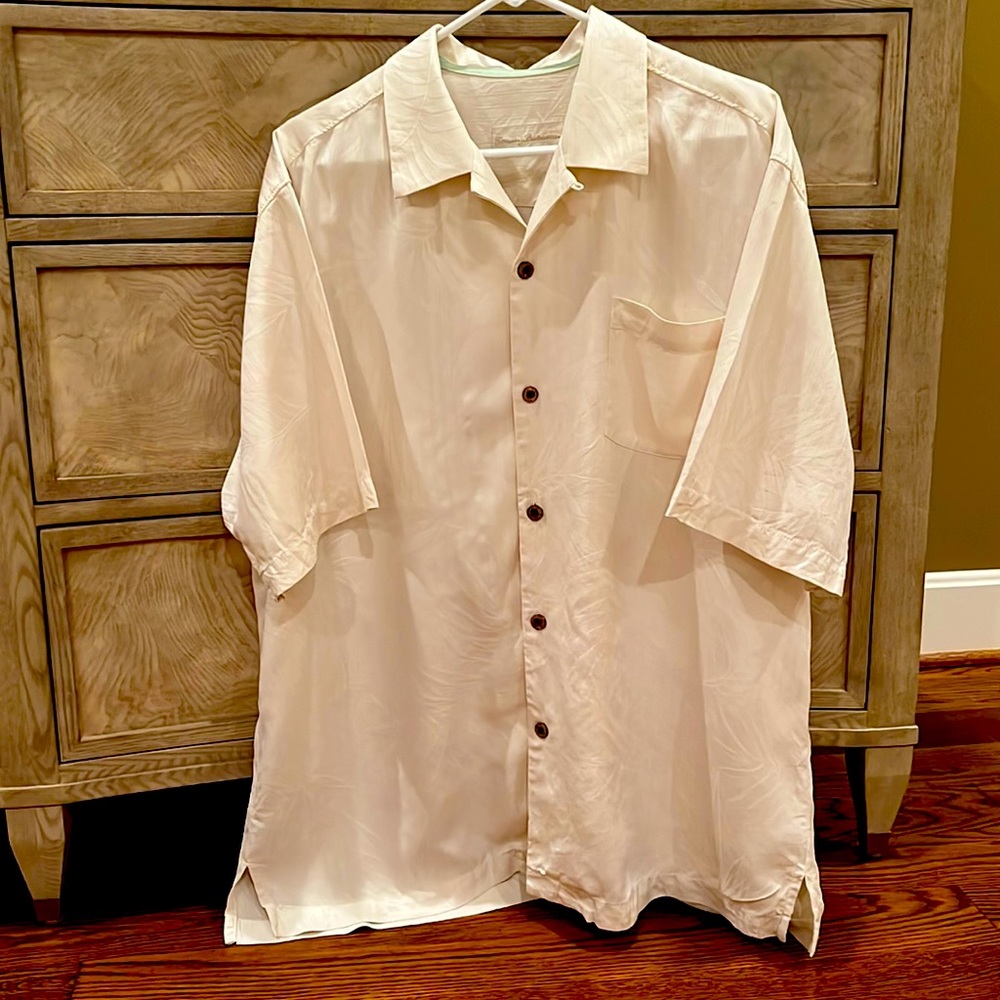 Mens Tommy Bahama shirt. Large.